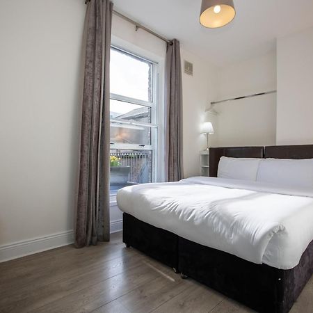 Temple Bar Essex Apartments Дублин Экстерьер фото