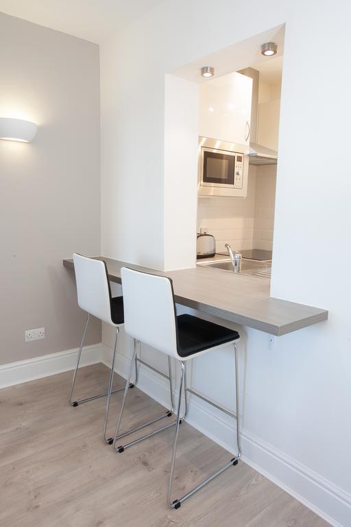 Temple Bar Essex Apartments Дублин Номер фото