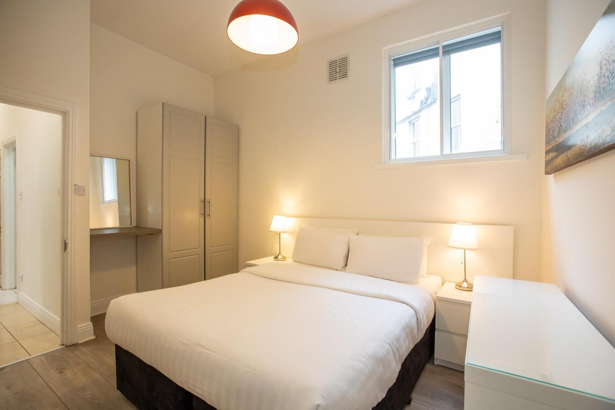 Temple Bar Essex Apartments Дублин Экстерьер фото