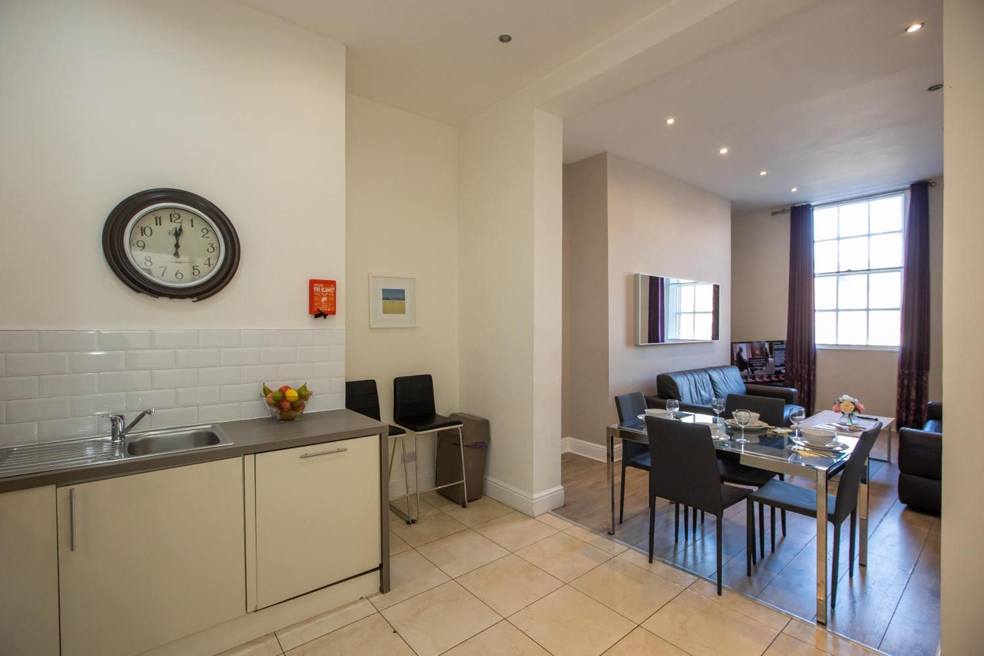 Temple Bar Essex Apartments Дублин Экстерьер фото