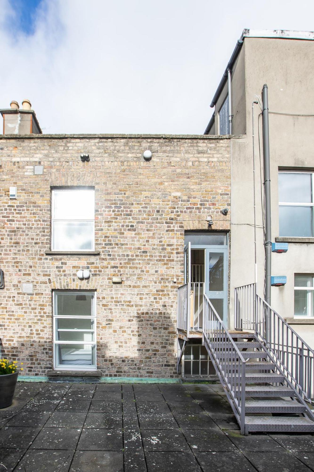 Temple Bar Essex Apartments Дублин Экстерьер фото