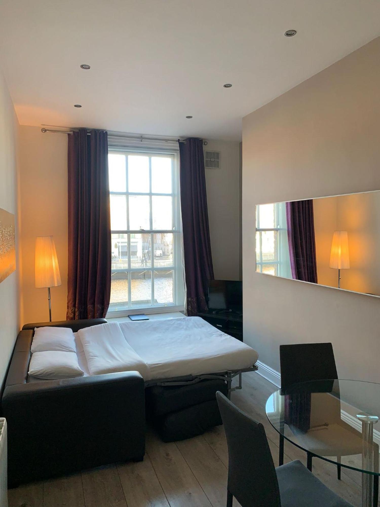 Temple Bar Essex Apartments Дублин Экстерьер фото