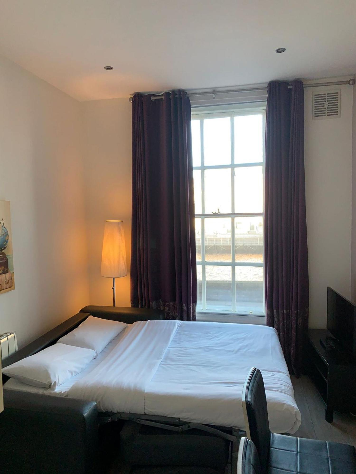 Temple Bar Essex Apartments Дублин Экстерьер фото